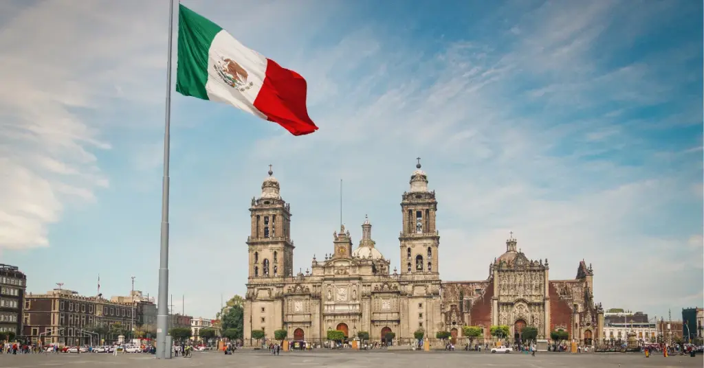 Mexican flag flying over Mexico City’s Metropolitan Cathedral as the country’s gambling reform approaches cabinet review